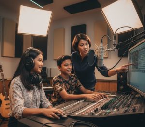 Belajar musik di Artmusic Academy Semarang bersama pengajar profesional dalam ruang kelas modern dan nyaman